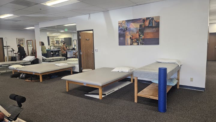 【THEAIRTOWN】angelica tranning pt ★4color Photos of New Clinic in Rolling Hills Plaza Torrance
