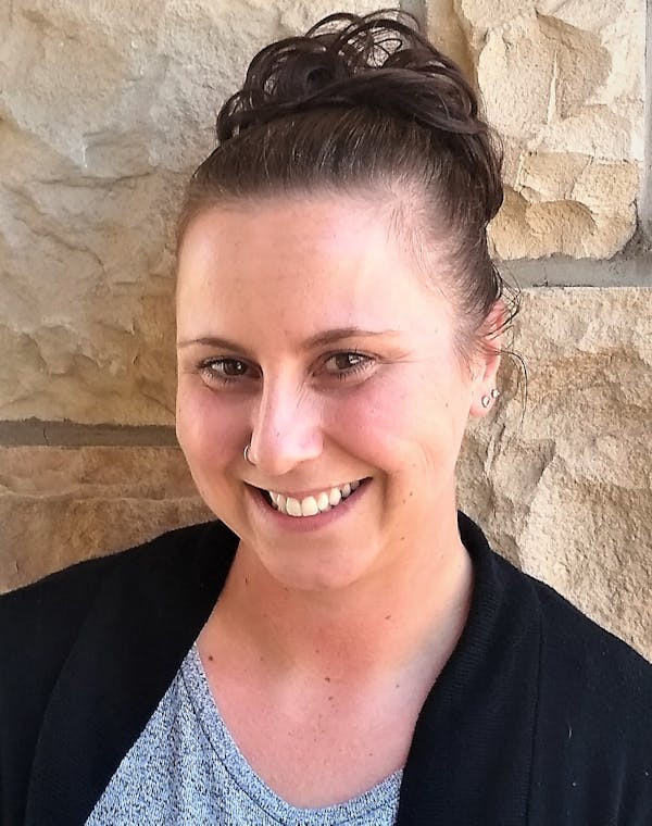 Courtney, Receptionist